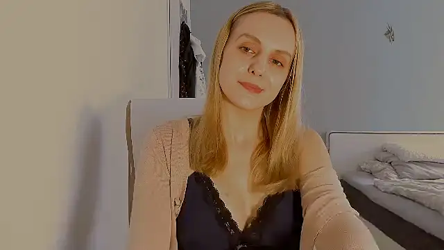 CutieLaura online show from April 9, 2026, 9:37 am