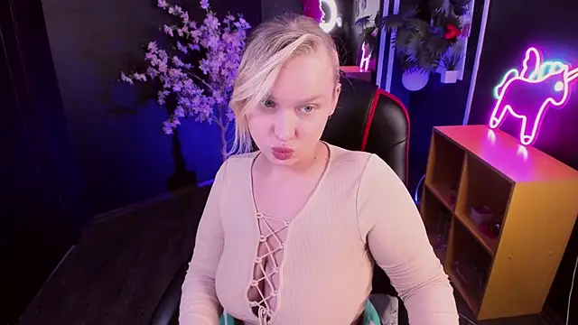 Snapshot of angelic_coy chatting on May 26, 2026, 10:35 am angelic coy online show from May 26, 2026, 10:35 am