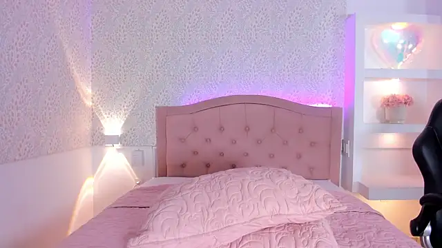 layla-Play online show from June 11, 2026, 12:32 am