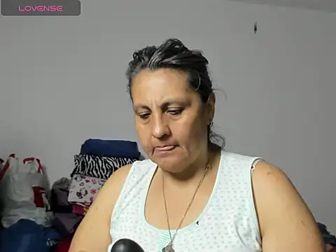Snapshot of Merlyna_Goldenss chatting on April 17, 2026, 12:57 am Merlyna Goldenss online show from April 17, 2026, 12:57 am