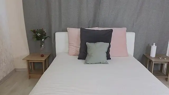 MelissaAvis online show from June 18, 2026, 5:28 am