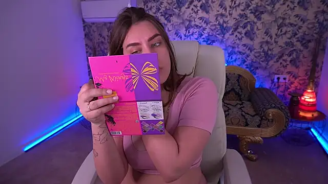 HeyKitten online show from April 12, 2026, 7:22 am