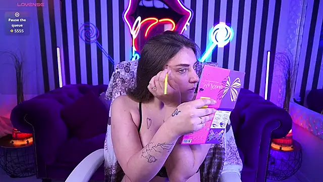 Snapshot of HeyKitten chatting on June 7, 2026, 7:30 pm HeyKitten online show from June 7, 2026, 7:30 pm