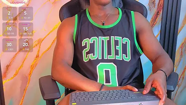 Snapshot of maxmuscle10 chatting on April 14, 2026, 7:30 pm maxmuscle10 online show from April 14, 2026, 7:30 pm