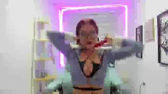 Snapshot of Sara_Red_X chatting on April 18, 2026, 3:42 am Sara Red X online show from April 18, 2026, 3:42 am
