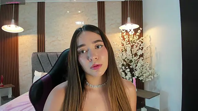 Snapshot of Anissa_m_ chatting on April 9, 2026, 6:36 pm Anissa m online show from April 9, 2026, 6:36 pm