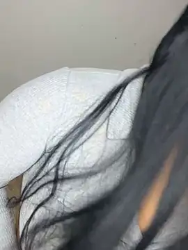 Snapshot of Saraa_M chatting on April 19, 2026, 8:55 pm Saraa M online show from April 19, 2026, 8:55 pm