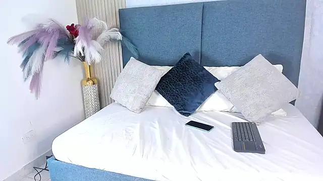 Penelopebrooks online show from April 1, 2026, 2:02 am