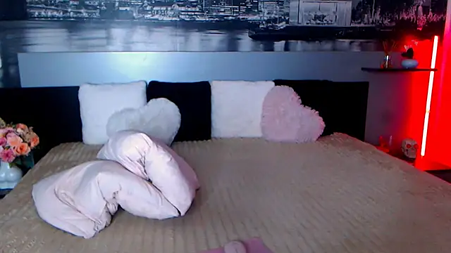 Snapshot of AnneAme chatting on May 1, 2026, 5:45 am AnneAme online show from May 1, 2026, 5:45 am