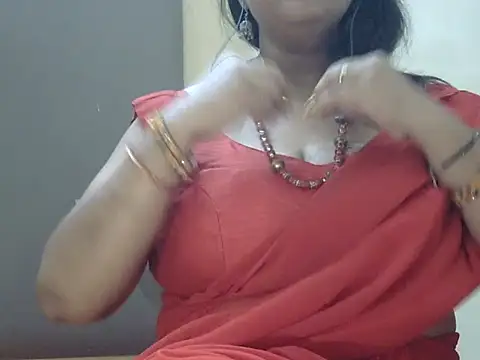 Snapshot of SweetRashii chatting on March 31, 2026, 5:42 am SweetRashii online show from March 31, 2026, 5:42 am