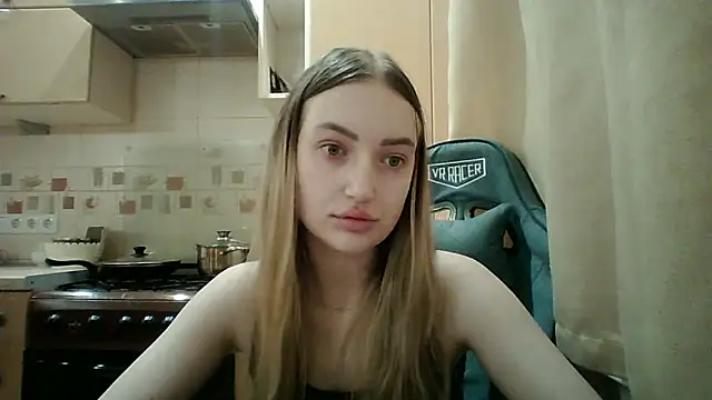 KariLindsey online show from April 18, 2026, 6:54 pm