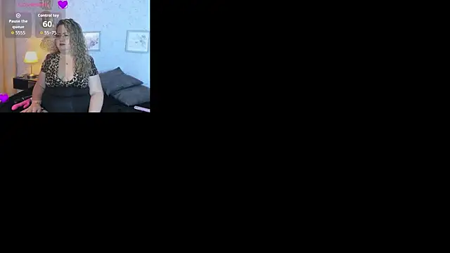 Snapshot of Martinacurvy_ chatting on July 9, 2026, 10:04 am Martinacurvy online show from July 9, 2026, 10:04 am