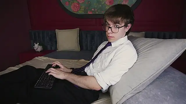 Snapshot of DaveBevy chatting on July 17, 2026, 8:28 pm DaveBevy online show from July 17, 2026, 8:28 pm
