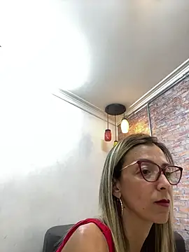 AlanaBrunetteX X online show from June 1, 2026, 11:48 pm