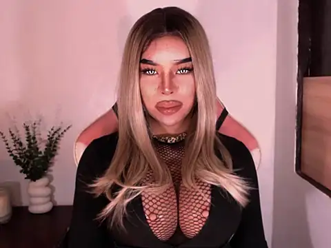 CyraHasABigCock online show from May 25, 2026, 9:41 am
