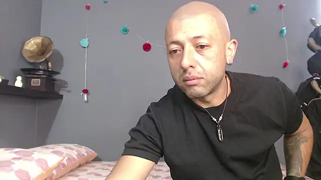 Snapshot of _bonnie_and_clyde chatting on June 3, 2026, 8:24 pm bonnie and clyde online show from June 3, 2026, 8:24 pm