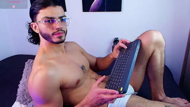 Snapshot of IamAxel03 chatting on July 1, 2026, 7:47 pm IamAxel03 online show from July 1, 2026, 7:47 pm
