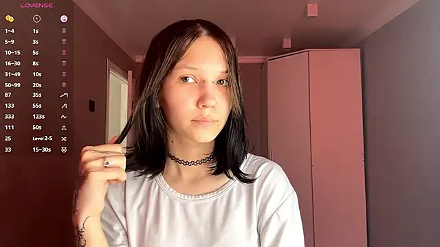 AmeliaMiotii online show from April 26, 2026, 11:07 am