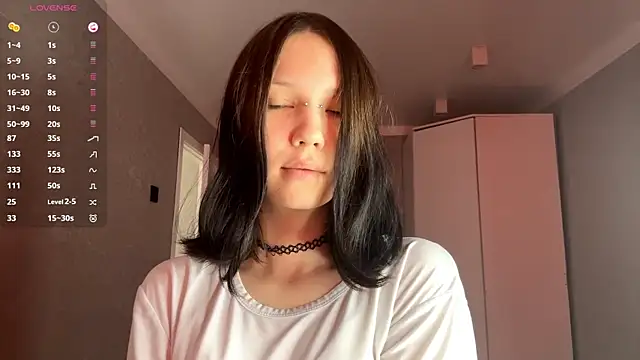 AmeliaMiotii online show from April 28, 2026, 11:03 am