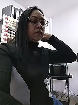 Snapshot of Violeta--7 chatting on June 26, 2026, 1:50 pm Violeta--7 online show from June 26, 2026, 1:50 pm