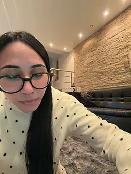 juliacosta online show from May 20, 2026, 1:02 am