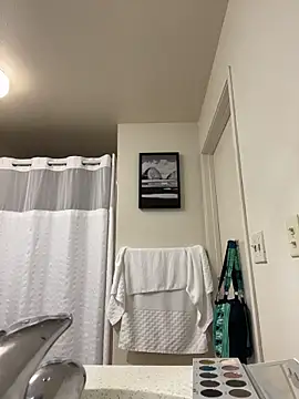 Snapshot of gothhazel chatting on April 4, 2026, 8:32 am gothhazel online show from April 4, 2026, 8:32 am