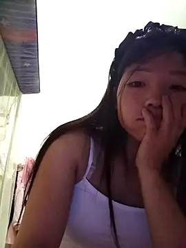 Snapshot of -Quyny- chatting on May 4, 2026, 7:28 pm -Quyny- online show from May 4, 2026, 7:28 pm