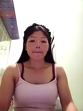 Snapshot of -Quyny- chatting on May 6, 2026, 8:02 pm -Quyny- online show from May 6, 2026, 8:02 pm