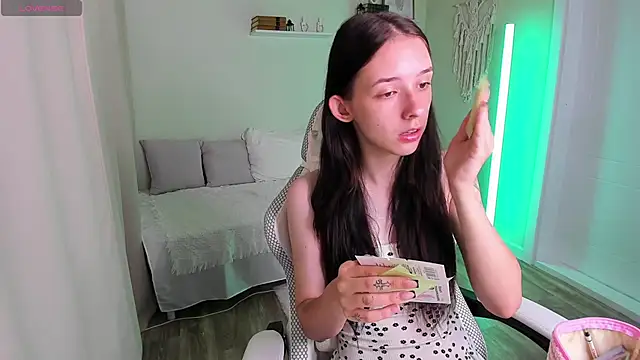 AnnaOddy online show from June 10, 2026, 1:18 am