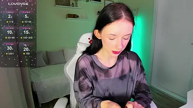 AnnaOddy online show from May 13, 2026, 1:23 am