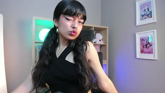 Snapshot of Saphyralux chatting on May 27, 2026, 9:55 pm Saphyralux online show from May 27, 2026, 9:55 pm
