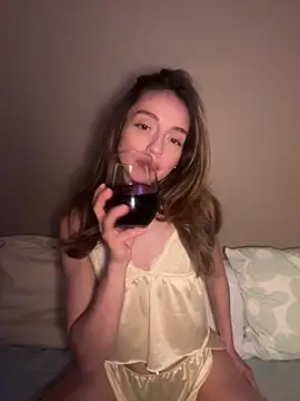 Snapshot of CamilaaLove chatting on April 18, 2026, 3:20 am CamilaaLove online show from April 18, 2026, 3:20 am