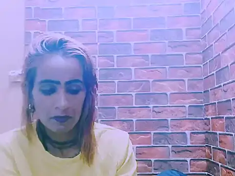 Alanadelray21 online show from April 5, 2026, 10:05 pm