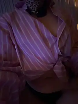 Snapshot of NaughtyMonique chatting on April 5, 2026, 3:02 am NaughtyMonique online show from April 5, 2026, 3:02 am