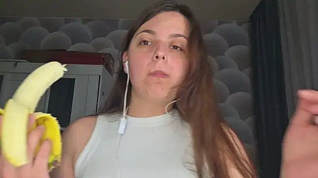 Snapshot of chatting on April 6, 2026, 4:30 pm online show from April 6, 2026, 4:30 pm