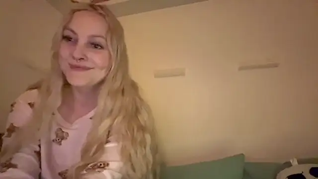 Snapshot of LoveAliceXXX chatting on April 6, 2026, 8:43 pm LoveAliceXXX online show from April 6, 2026, 8:43 pm