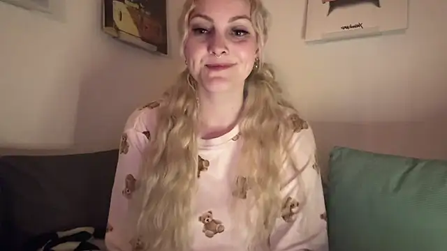 Snapshot of LoveAliceXXX chatting on April 11, 2026, 6:55 pm LoveAliceXXX online show from April 11, 2026, 6:55 pm