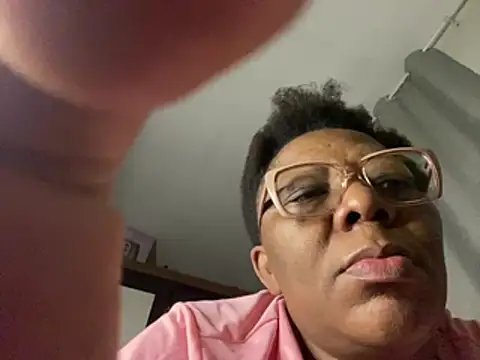 Snapshot of BoobsQueeen chatting on August 6, 2026, 5:57 am BoobsQueeen online show from August 6, 2026, 5:57 am