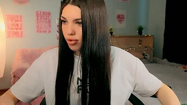 molly rettyy online show from March 30, 2026, 4:47 am