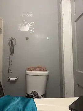 Sweetie8582 online show from April 5, 2026, 9:43 pm