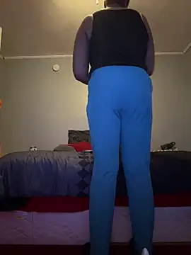 Sweetie8582 online show from April 4, 2026, 9:49 am