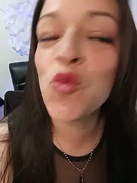 Snapshot of Isa_bluee chatting on May 24, 2026, 1:38 am Isa bluee online show from May 24, 2026, 1:38 am