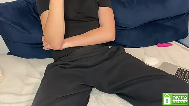 Snapshot of NaughtysecretsDE chatting on April 28, 2026, 8:24 pm NaughtysecretsDE online show from April 28, 2026, 8:24 pm