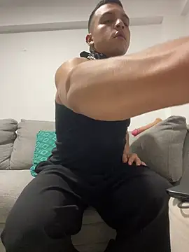 ArenNoctis online show from April 17, 2026, 12:35 am