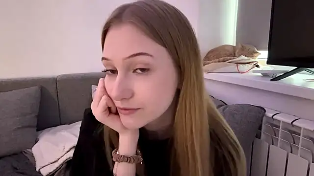 Snapshot of KatrineDrea chatting on April 18, 2026, 3:36 pm KatrineDrea online show from April 18, 2026, 3:36 pm