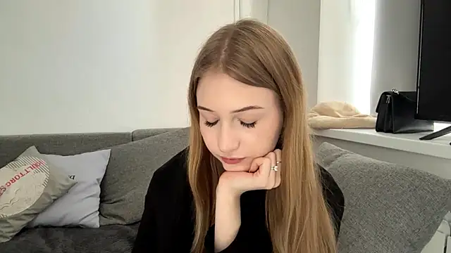 Snapshot of KatrineDrea chatting on April 30, 2026, 1:40 pm KatrineDrea online show from April 30, 2026, 1:40 pm