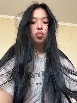 ronacutie online show from April 1, 2026, 7:53 am