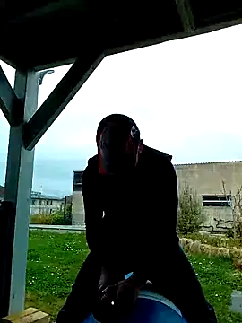 alicancetin11 online show from April 3, 2026, 10:32 am