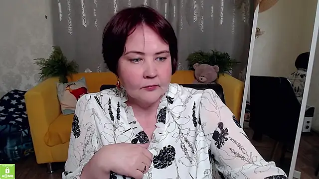QUEEN02030 online show from May 31, 2026, 6:09 pm
