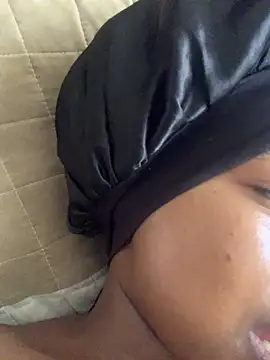 BlackBerryPeaches online show from April 18, 2026, 11:56 am